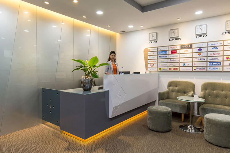 Bộ phận lễ tân chuyên nghiệp và nhiệt tình hỗ trợ khách hàng tại G-Office